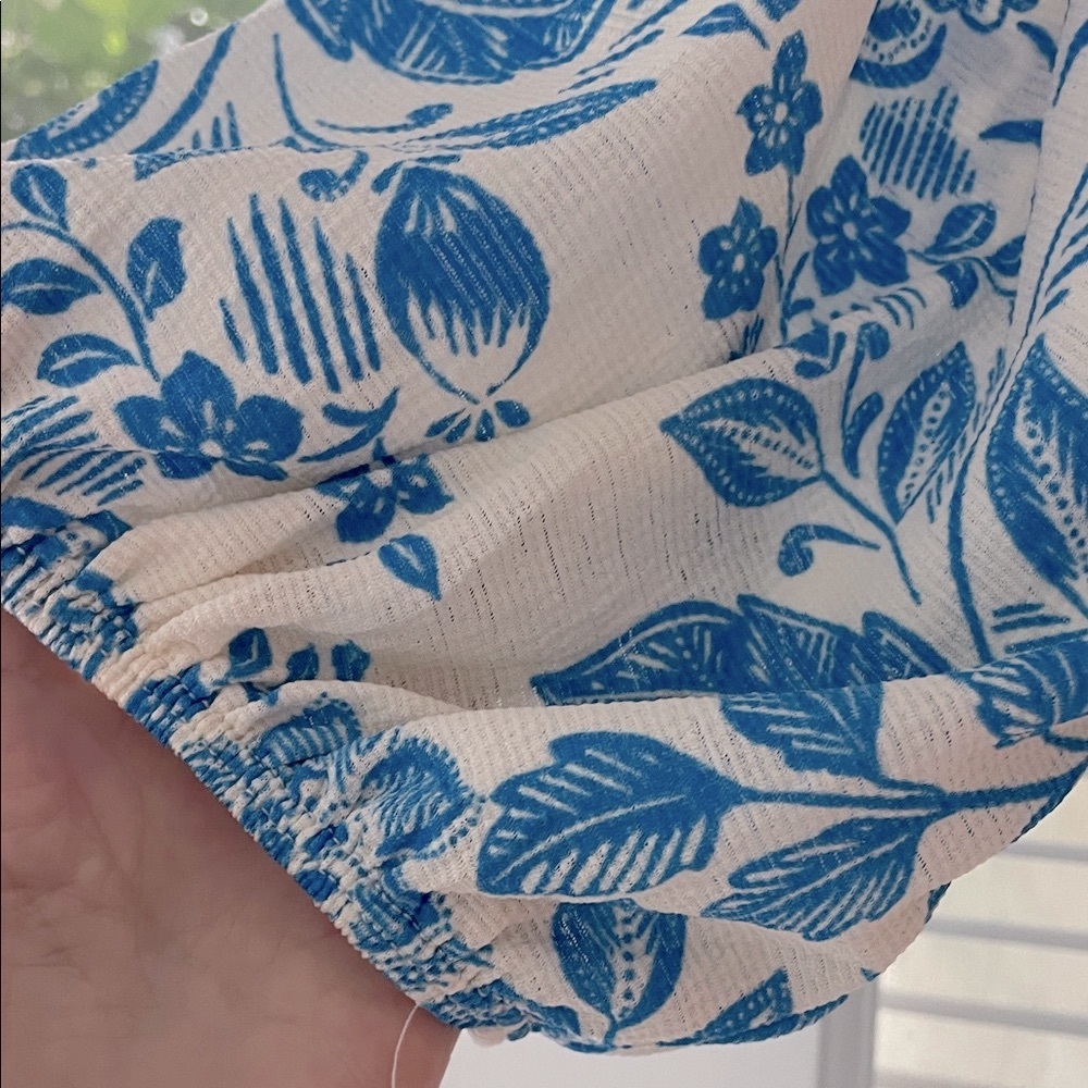 Elegant Blue Floral Women's Blouse Size L - Picture 2 of 5